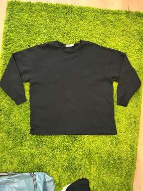 Fear of God Essentials Oversized Logo Sweatshirt - Black